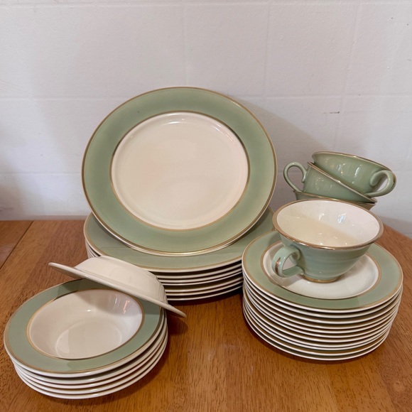 TST Classic Green and Cream Dinnerware Set - Picture 1 of 4